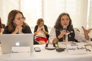 Rosane Lavigne, feminista, Defensora Pública e integrante do Fórum Justiça, Articulação  organizadora do Seminário; no debate ao lado de Gladys Acosta 